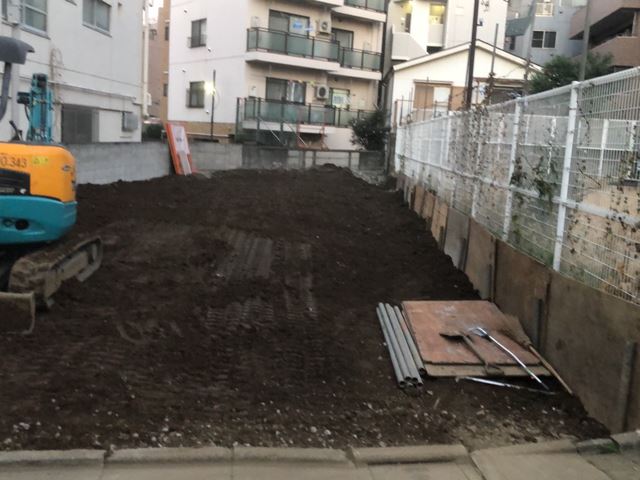 東京都豊島区北大塚の地中埋設物撤去工事前の様子です。